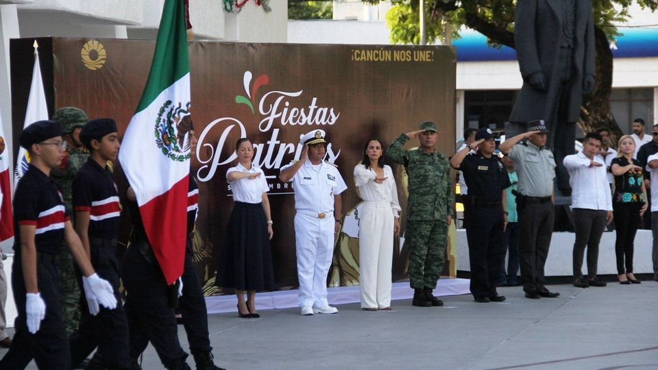 Ana Patricia Peralta da inicio a las fiestas patrias con evento cívico