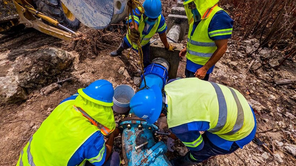 Se restablece el servicio de agua potable en Cancún tras ruptura de