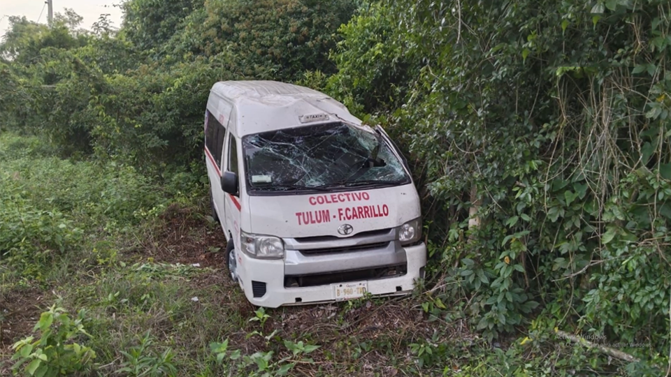 Accidente vehicular en la carretera Federal 307 deja cuantiosos daños