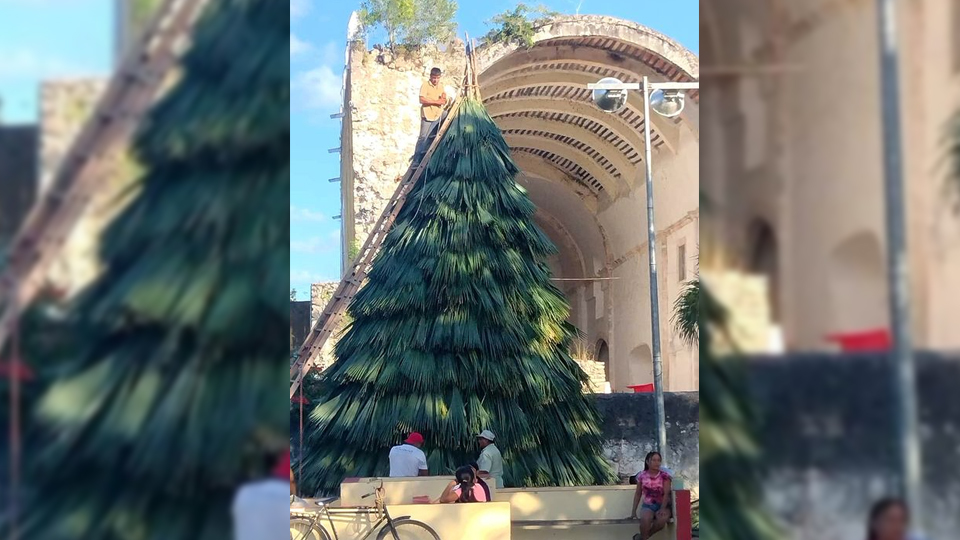 Por primera vez un árbol de navidad en Tihosuco