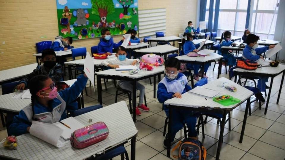 Ingresan a clases presenciales estudiantes de nivel medio y nivel