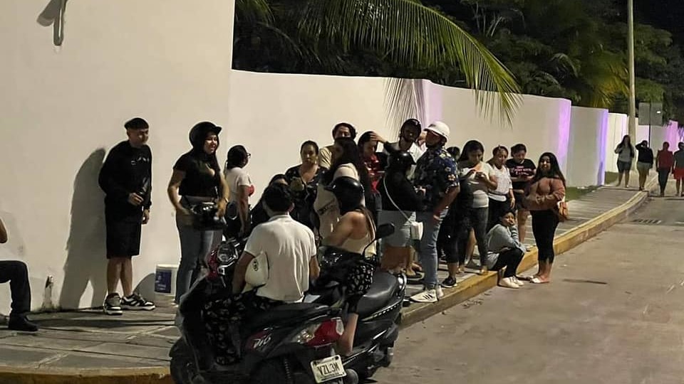 En Cozumel, fanáticos de Wisin y Yandel hicieron fila desde ayer